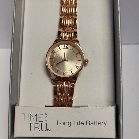 Time & Tru gold tone long life battery - Picture 1 of 3